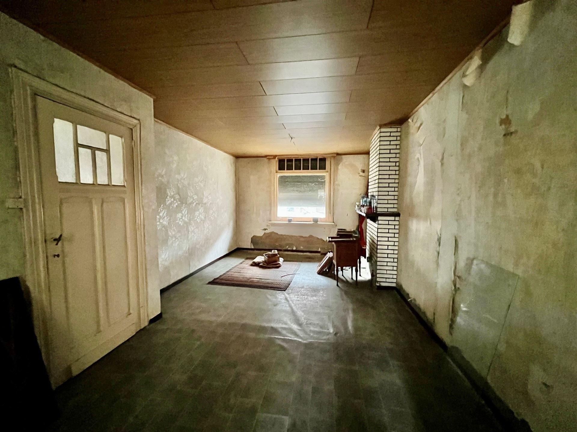 Totaal te renoveren gezinswoning met garage. foto 2