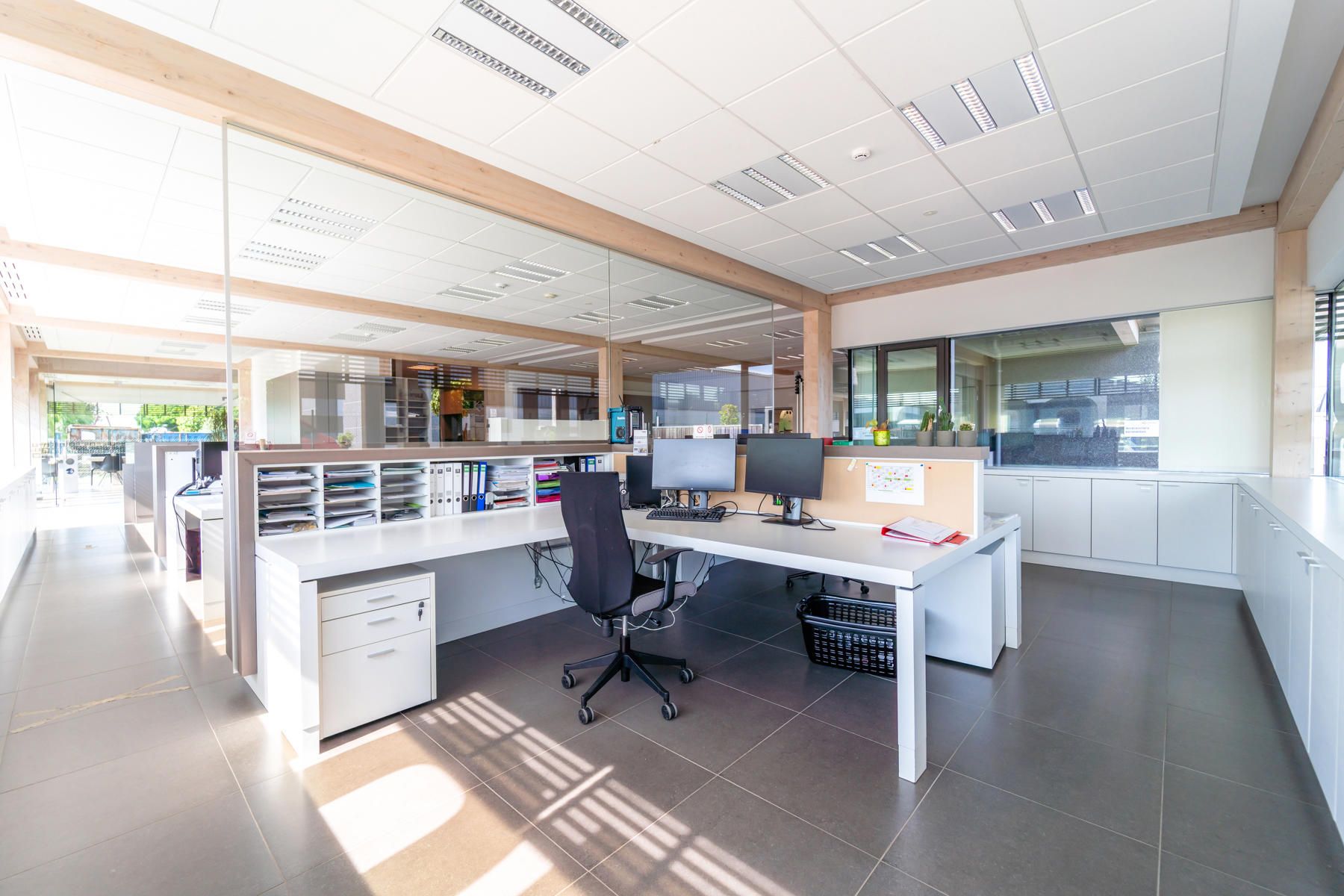 Multifunctioneel gebouw - hoge afwerkingsgraad - goede verbinding E313/E314. foto 14