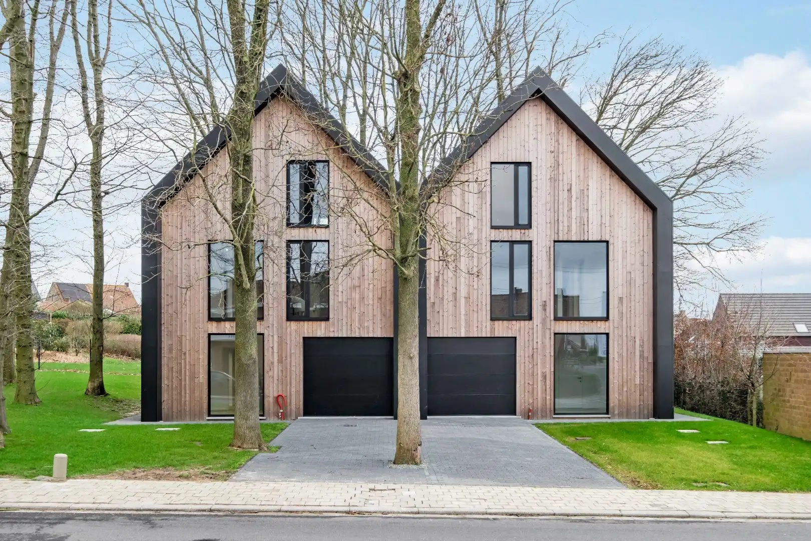 Halfopen woning in Scandinavische stijl met garage en tuin in Otegem foto 2