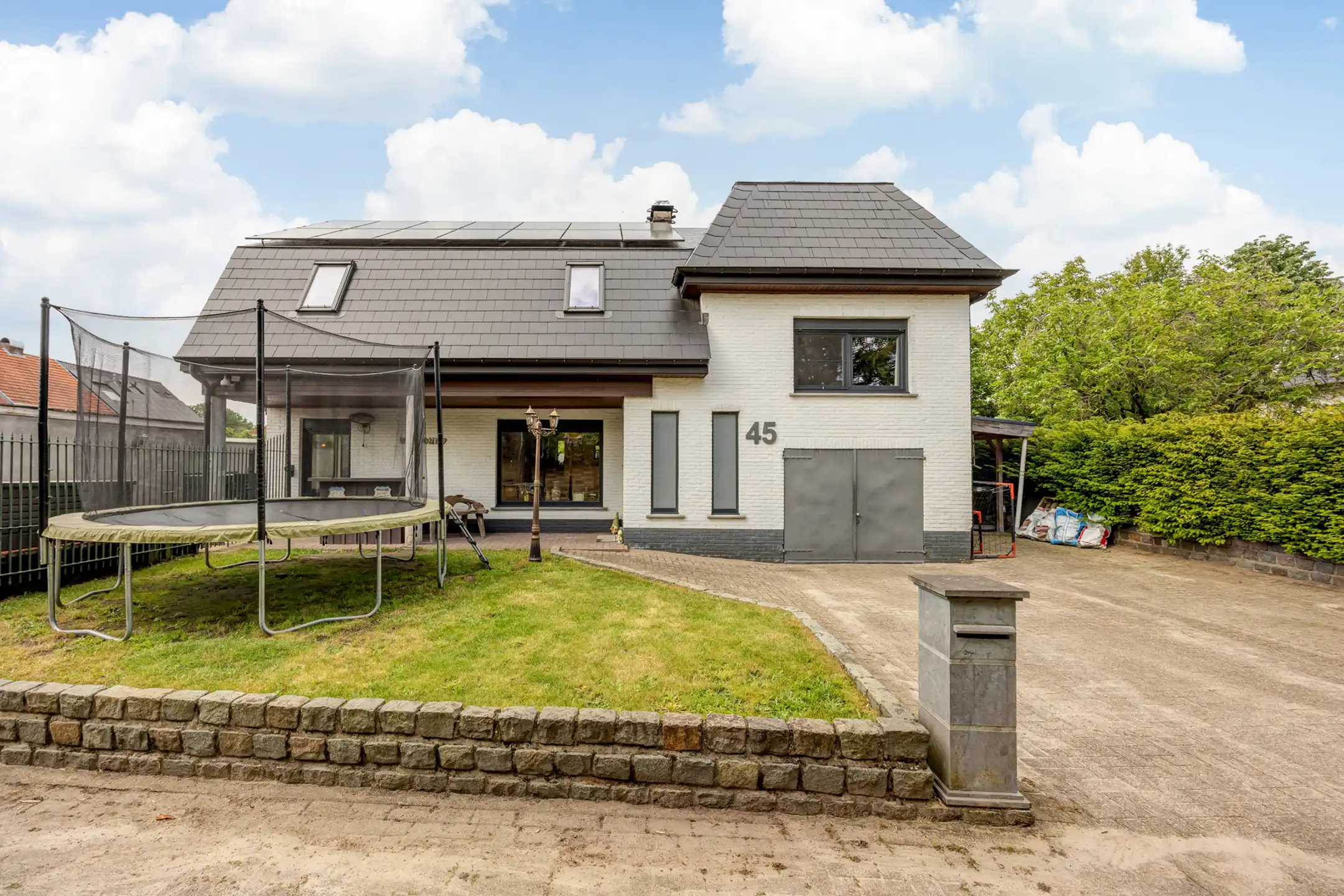 Instapklare 4slpk-woning op rustige locatie te Vosselaar. foto {{pictureIndex}}