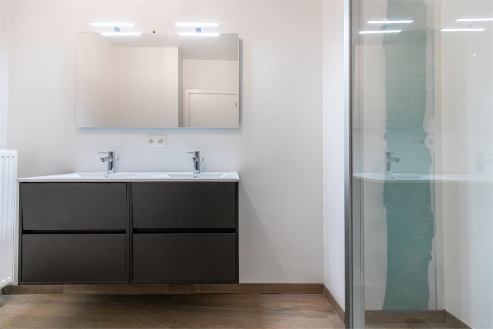 Ruim appartement met 2 slaapkamers in het centrum van Bilzen! foto 6