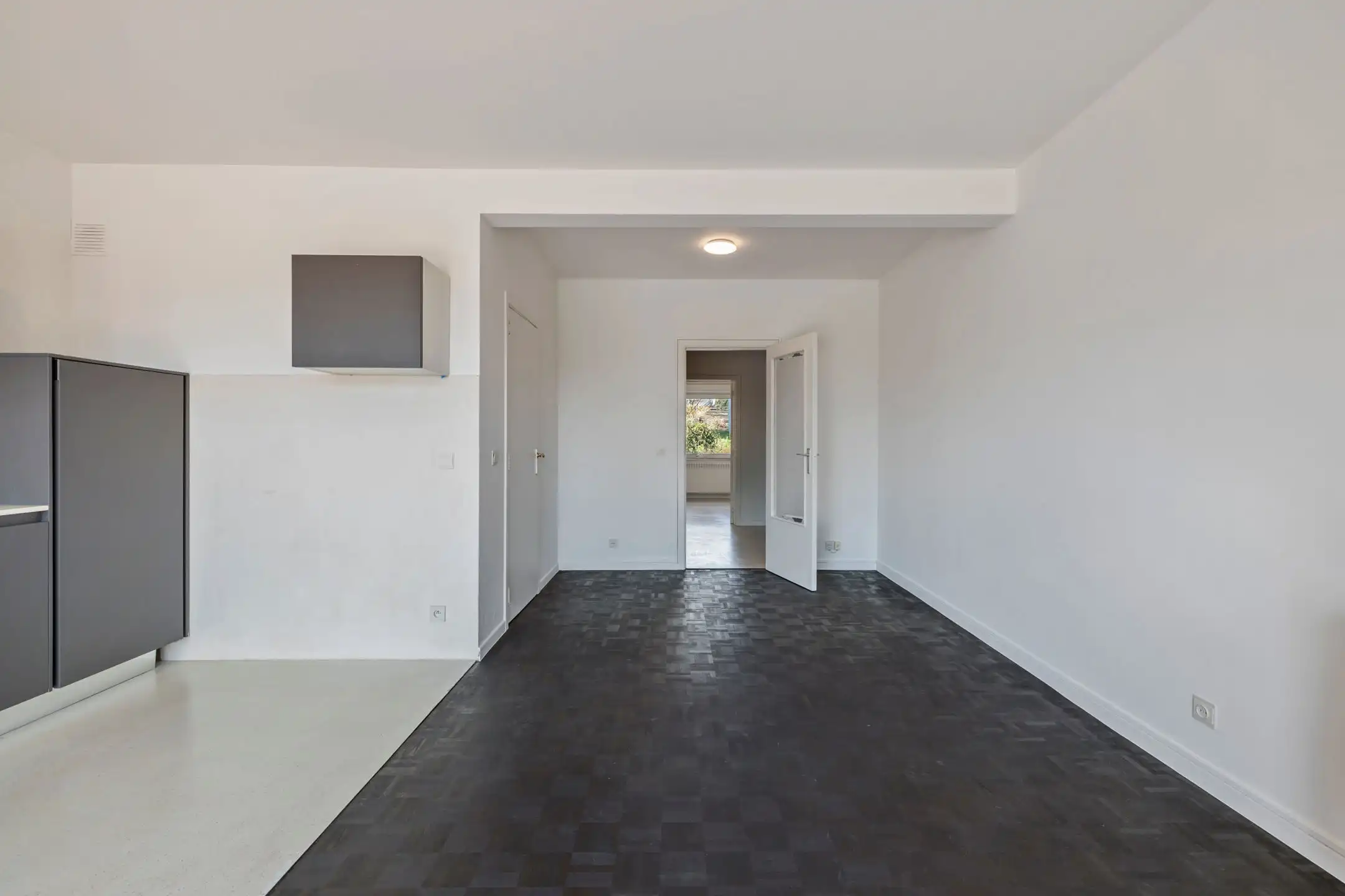 Rustig gelegen gelijkvloersappartement met parkeerplaats foto 7