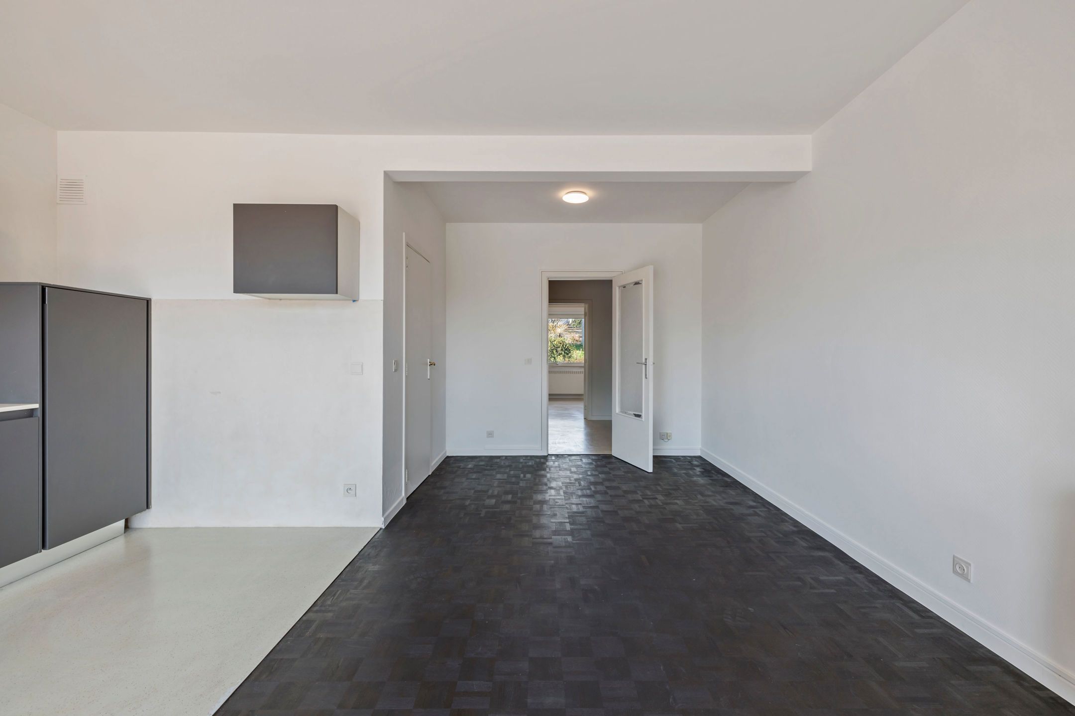 Rustig gelegen gelijkvloersappartement met parkeerplaats foto 7