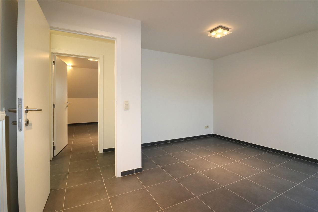 Duplex, 2 slpk. groot terras,n staanplaats, nabij station  foto 27
