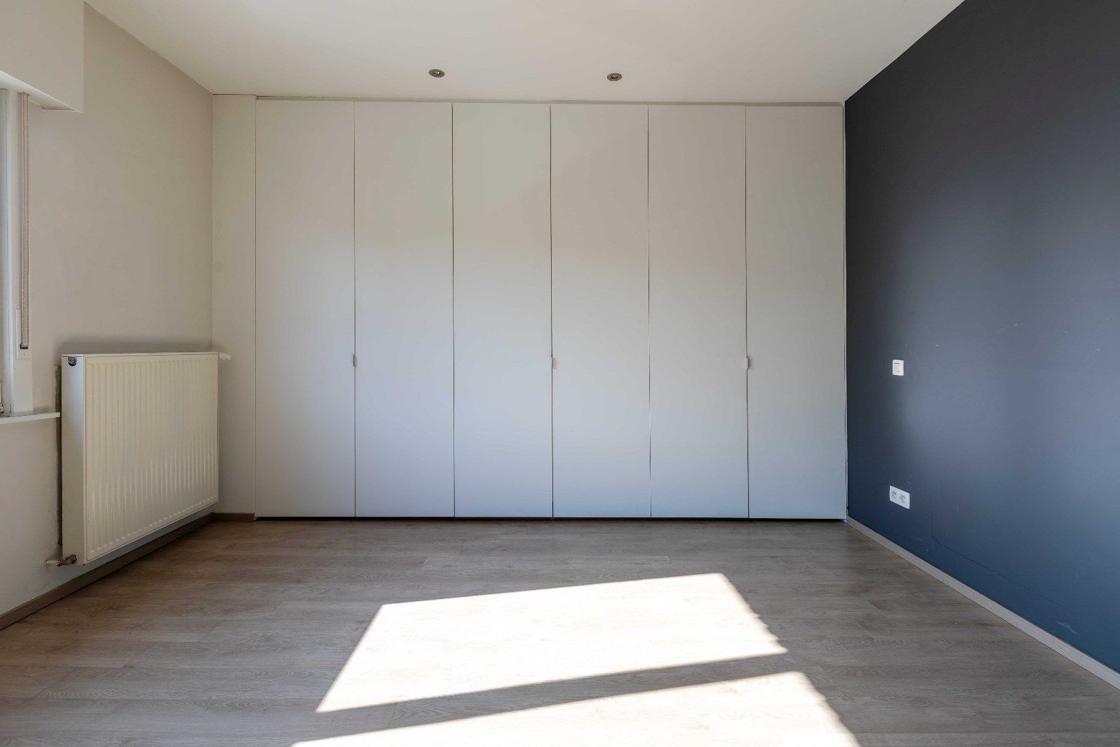 Centraal en rustig gelegen vernieuwde woning met groot zonneterras op enkele passen van de Katelijnepoort. foto 19