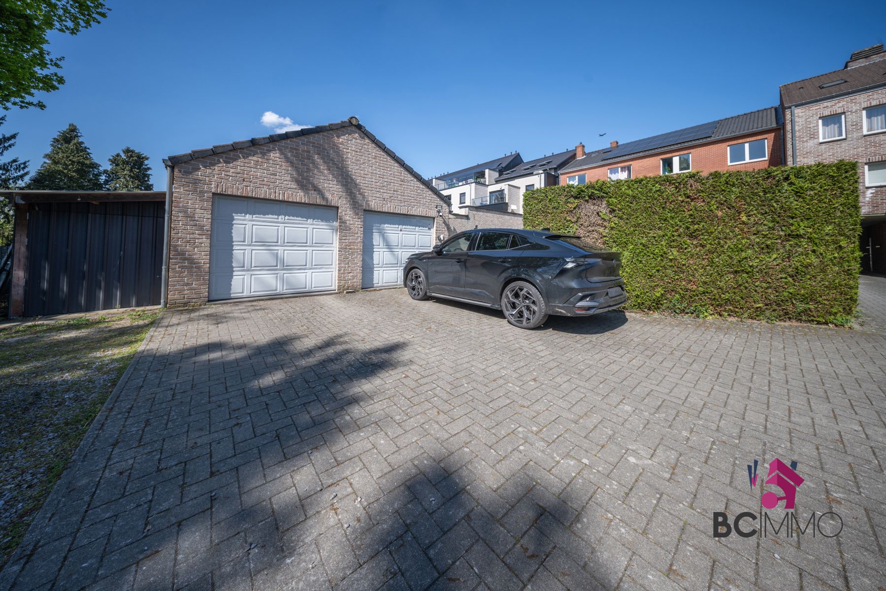 Instapklaar gelijkvloers appartement met tuin, dubbele garage en staanplaatsen te Genk foto 24