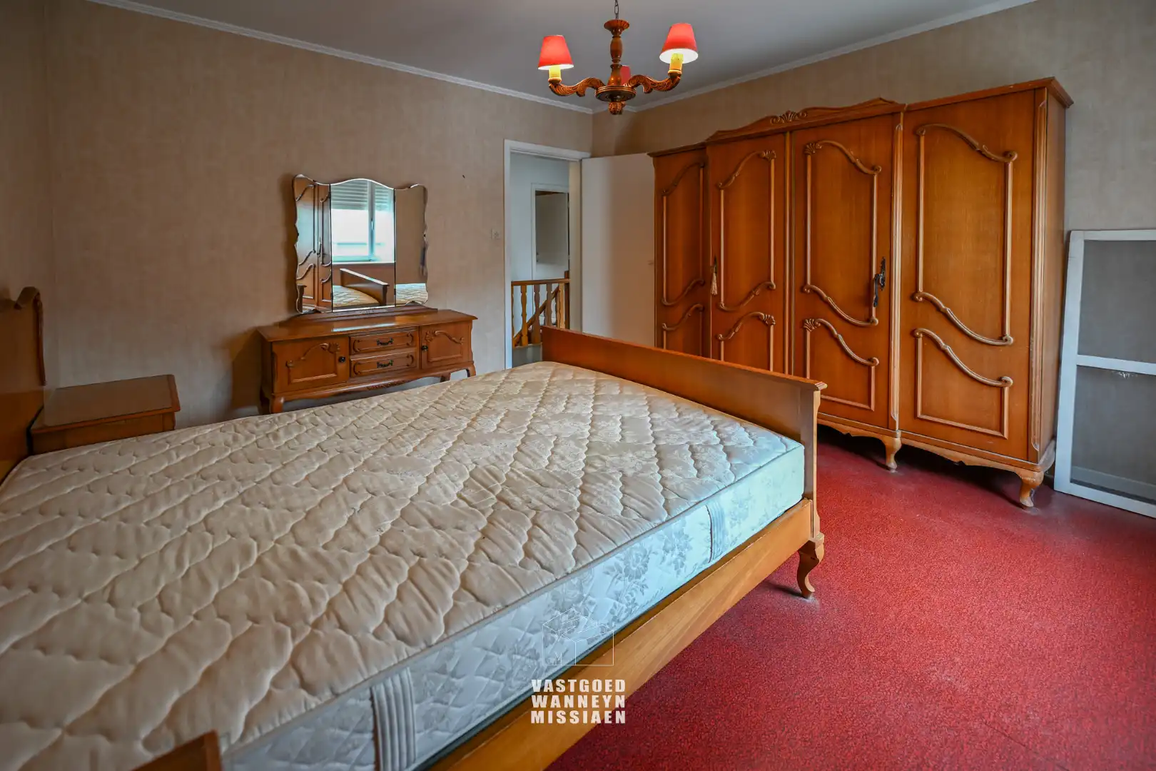Ruime halfopen bebouwing met 4 slaapkamers, garage en tuin foto 17