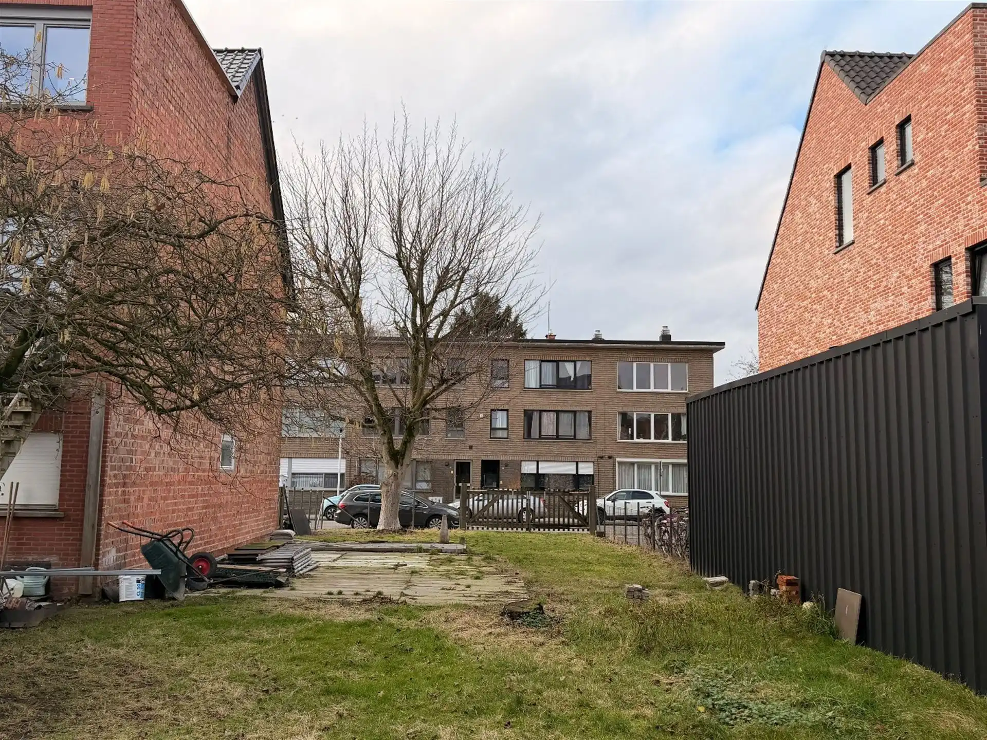 Bouwgrond van 297 m² voor een halfopen bebouwing! foto 3