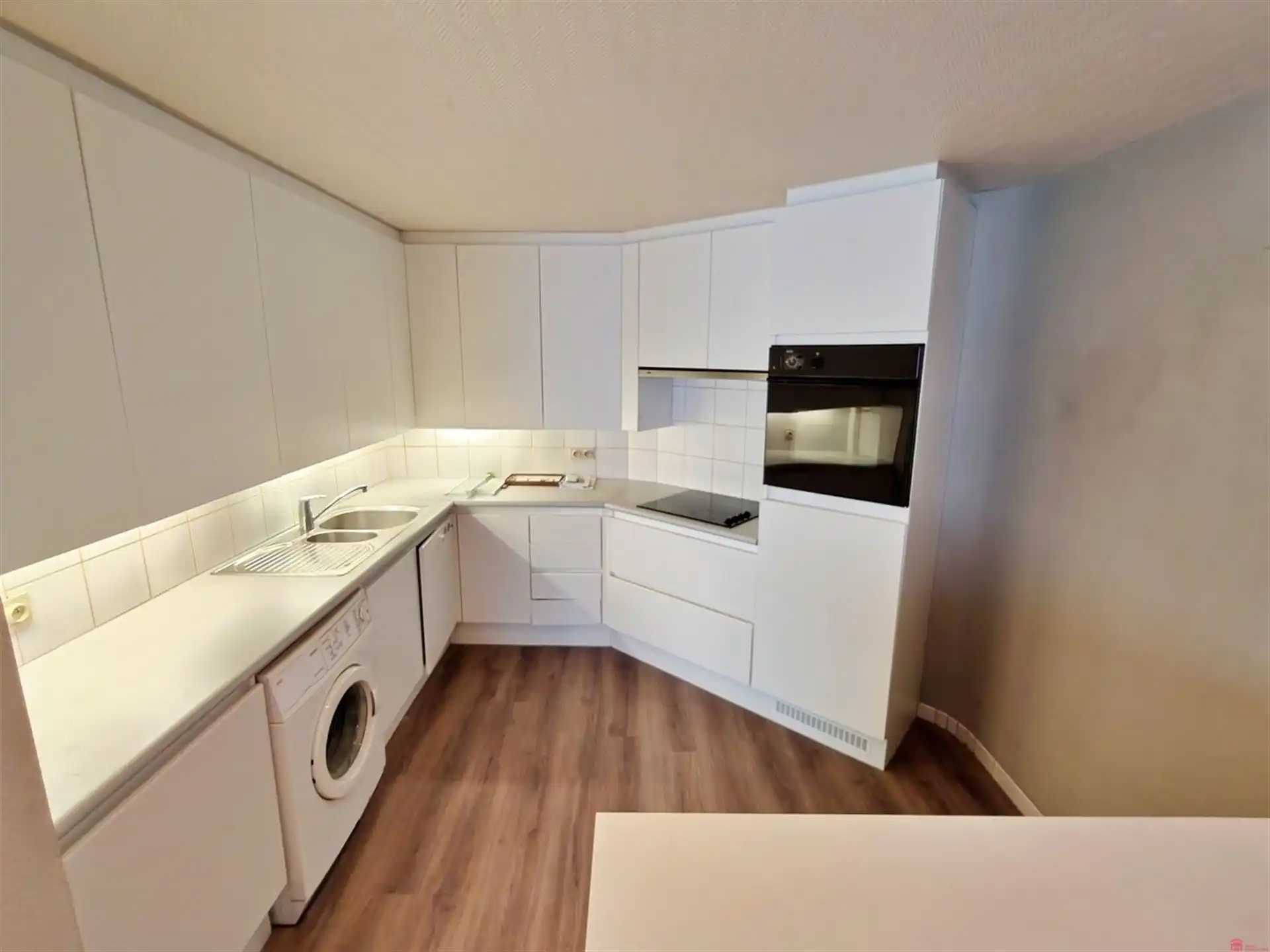 Zeer centraal gelegen appartement op bovenste verdieping foto 7