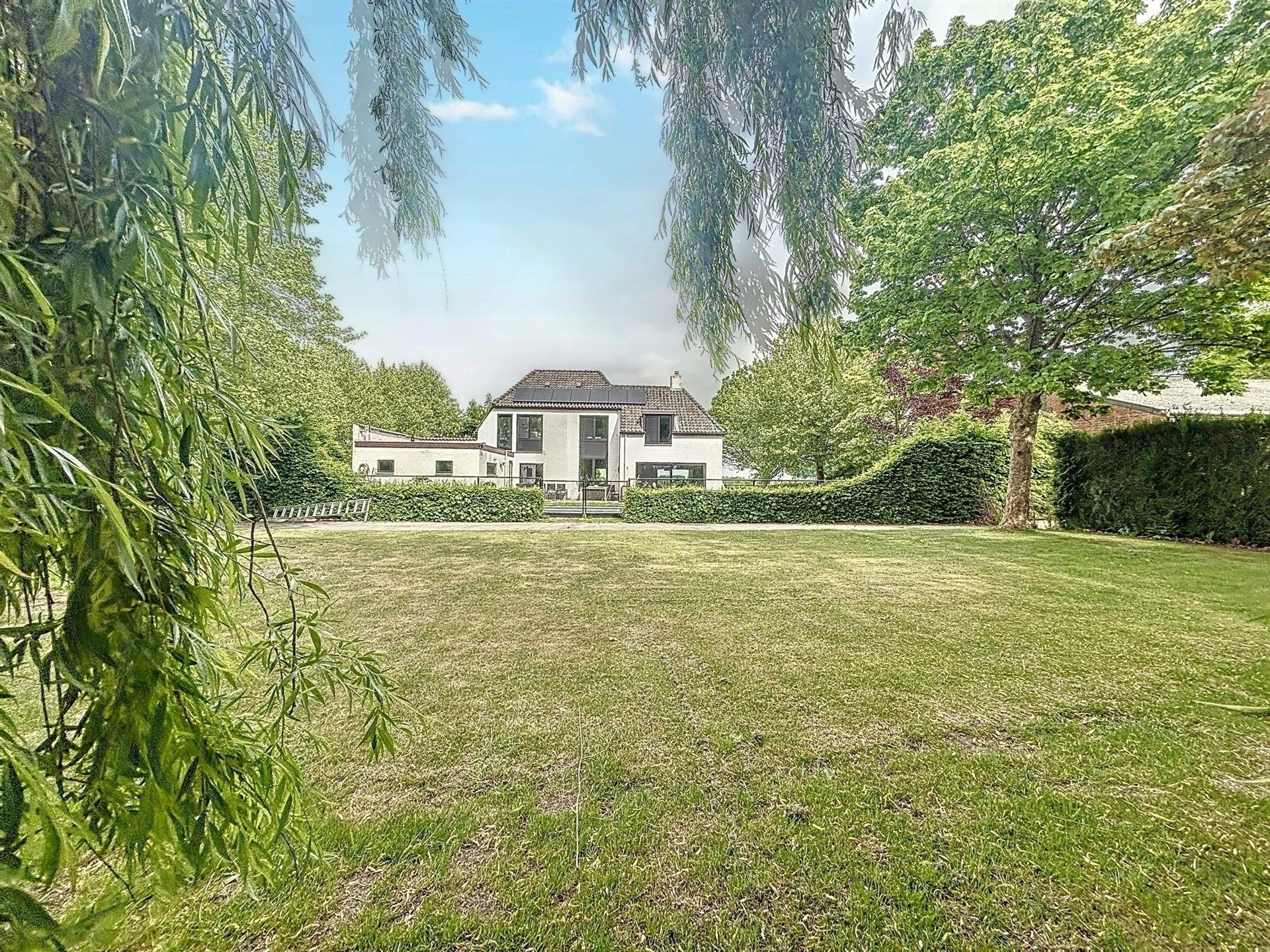 Villa met 5 slaapkamers en garage op toplocatie foto 23