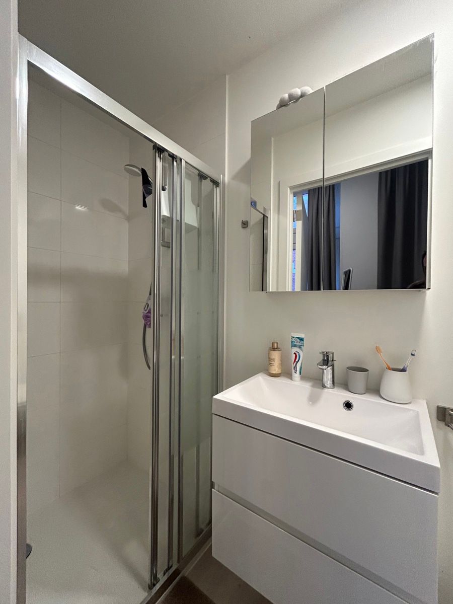 Ruime kamer privatief sanitair Leuven foto 6