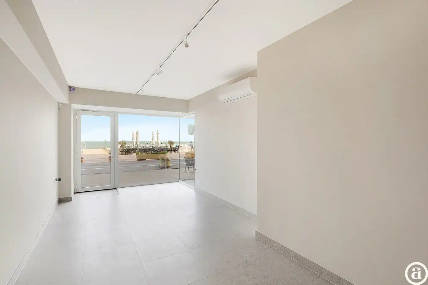Instapklare handelsruimte op een toplocatie aan de Zeedijk van Knokke. foto 2