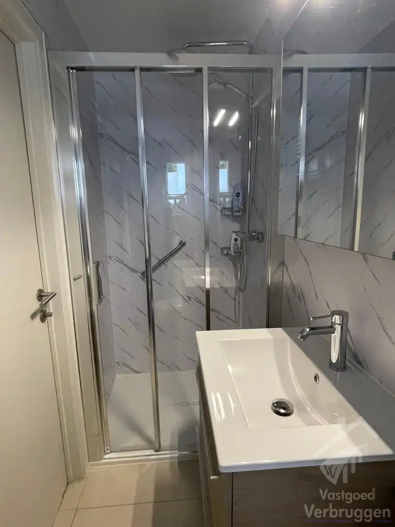 Gerenoveerde woning met garage op lijfrente foto 6