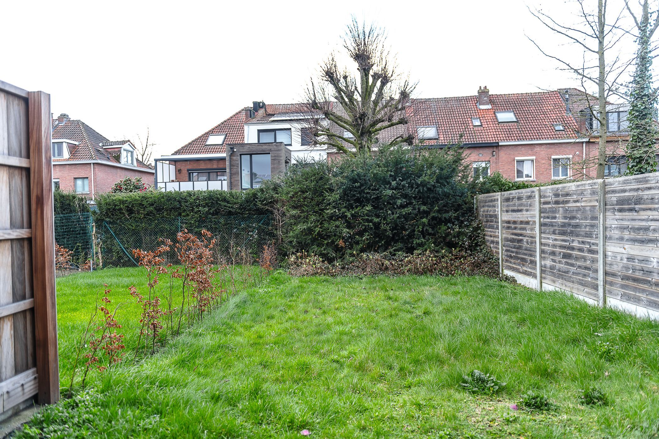 Te moderniseren woning met 4 slaapkamers, tuin en garage foto 4