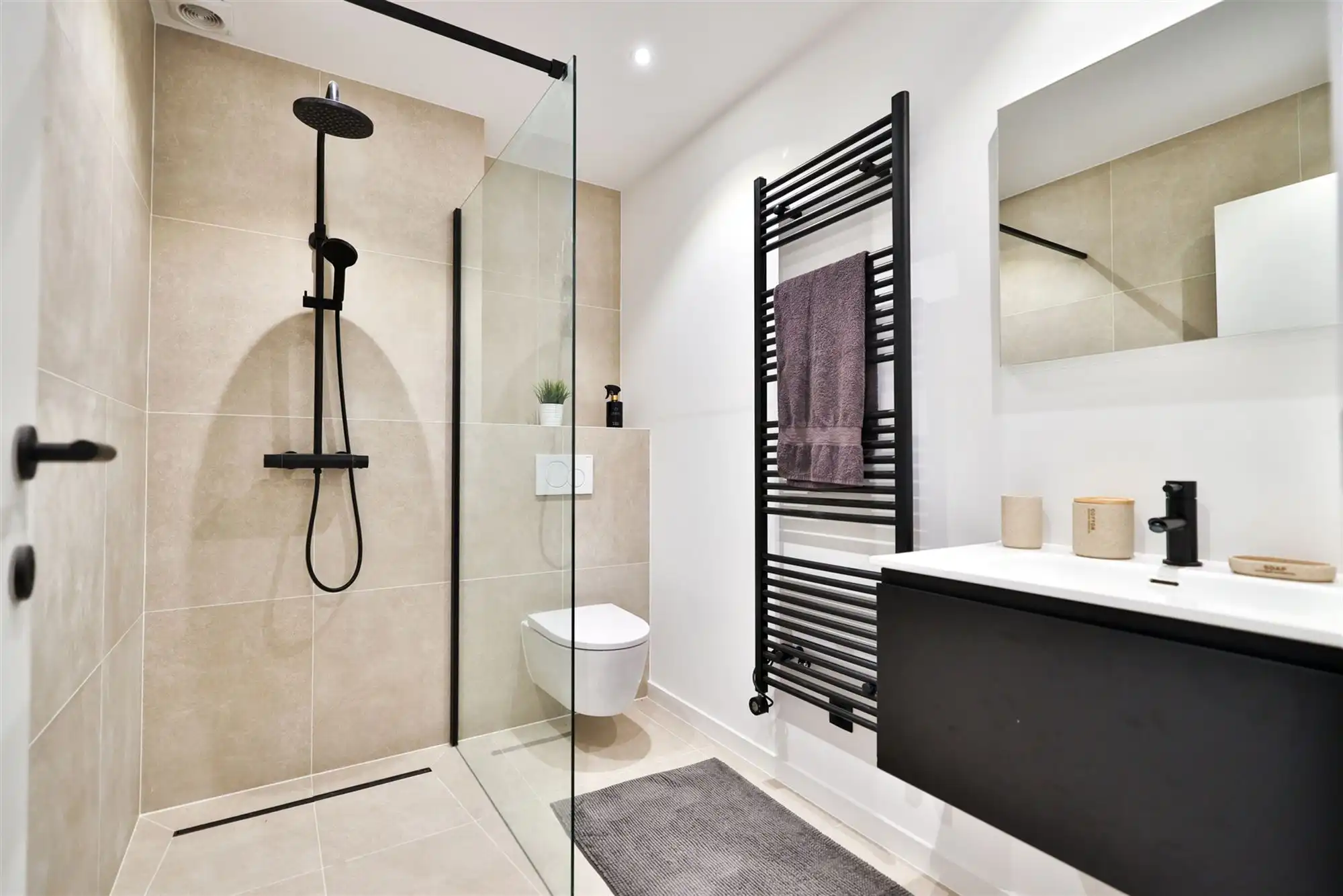 knap vernieuwd 3-slpkamer duplex appartement mét grote tuin foto 9