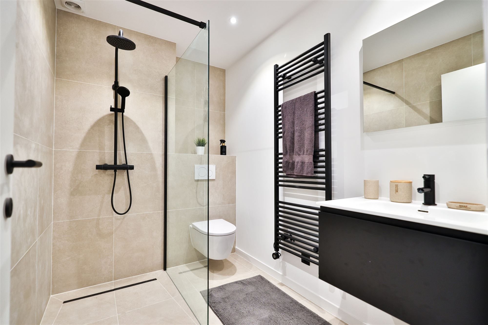 knap vernieuwd 3-slpkamer duplex appartement mét grote tuin foto 9