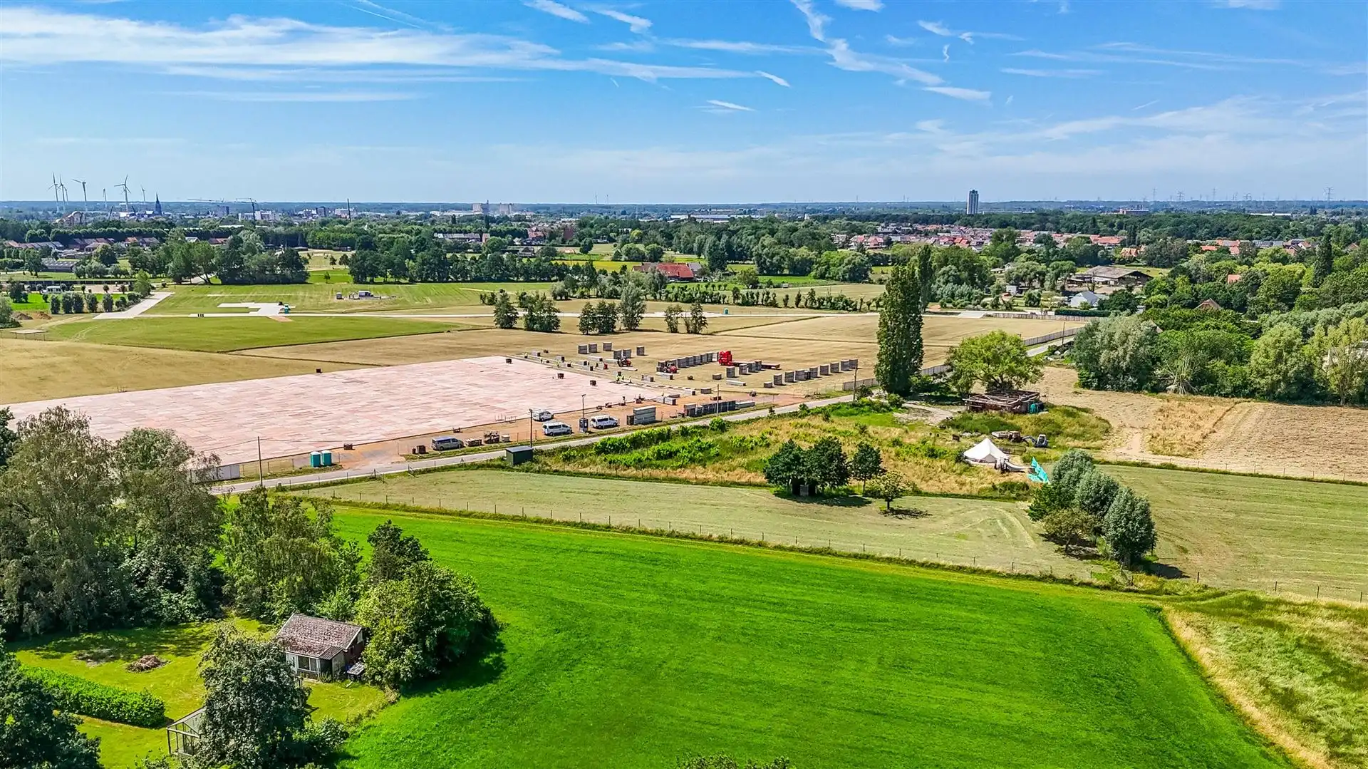 Statige woning met vrij uitzicht & vergund bijgebouw foto 4
