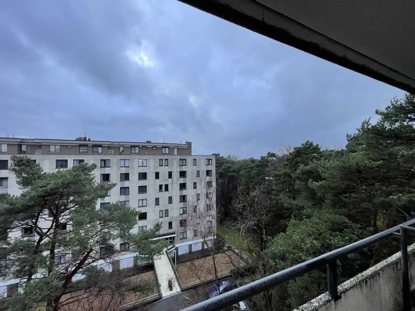 Goed gelegen drieslaapkamerappartement met garage foto 3