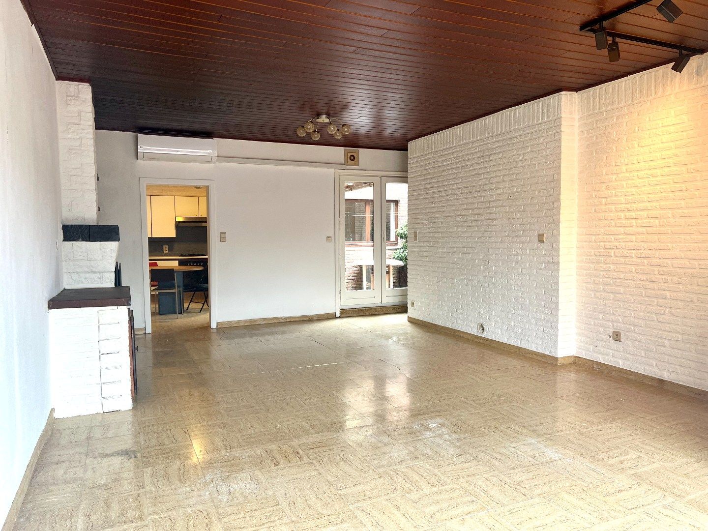 Ruime brede gezinswoning met garage te koop te Harelbeke! foto 5