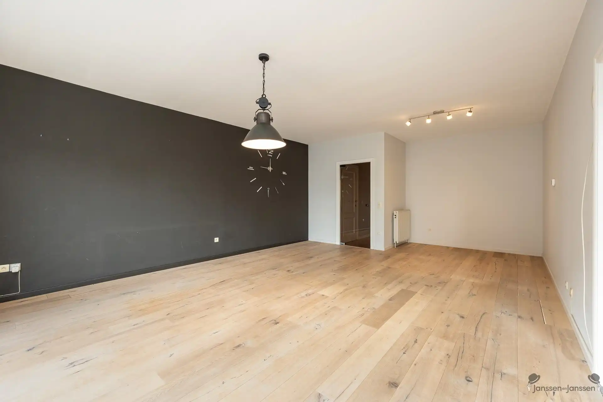 Ruim en licht appartement in centrum van Schoten foto 5