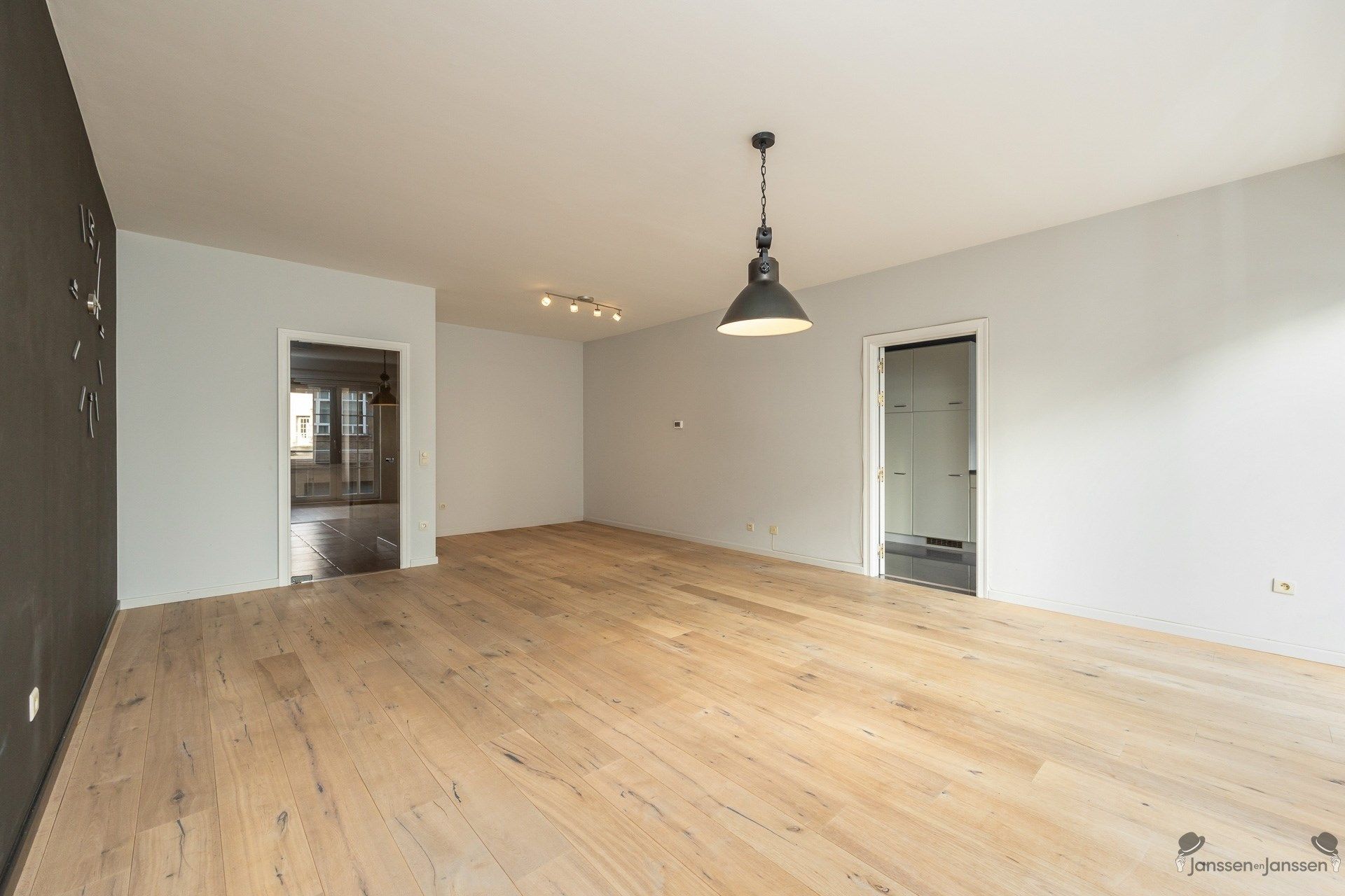 Ruim en licht appartement in centrum van Schoten foto 5