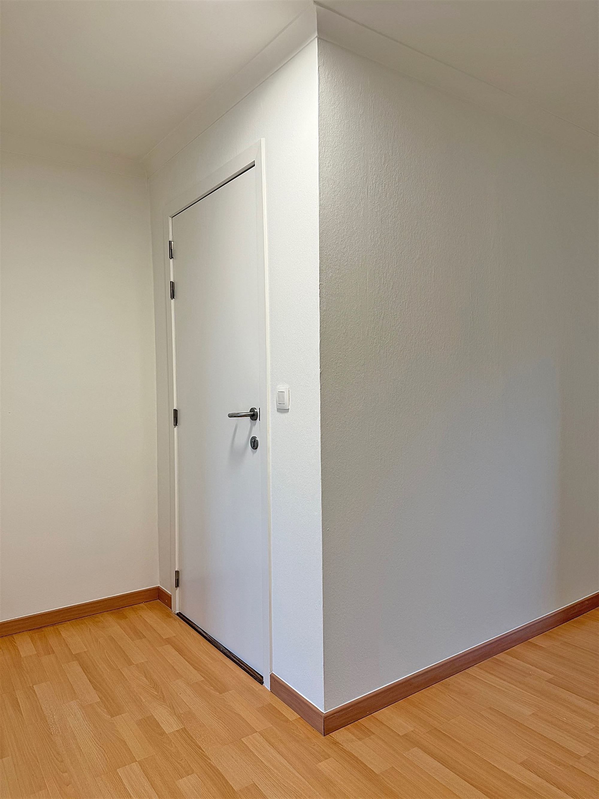 Instapklaar vernieuwd APPARTEMENT (2de verdieping) met 2 slaapkamers  foto 7