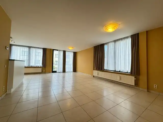 Zeer ruim 2 slpk appartement te huur in Westende dorp! foto 2