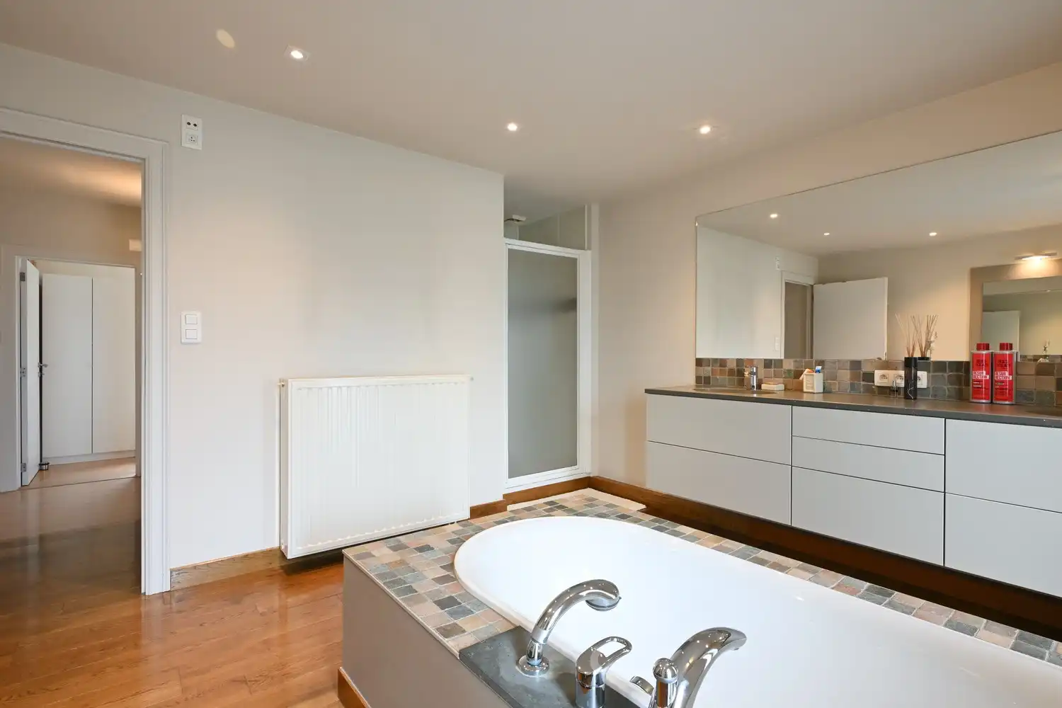 Instapklare gezinswoning met prachtige tuin en hoogwaardige afwerking foto 11