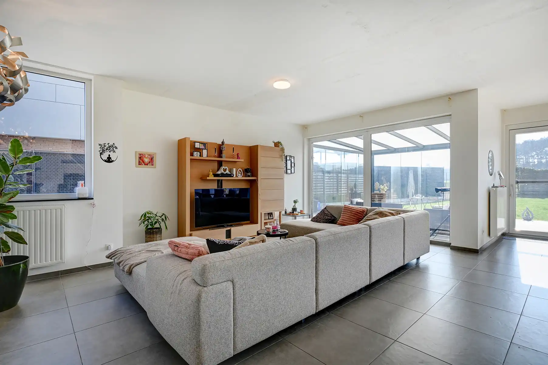 Moderne, lichtrijke gezinswoning met 3 slaapkamers nabij groene omgeving !!! foto 6