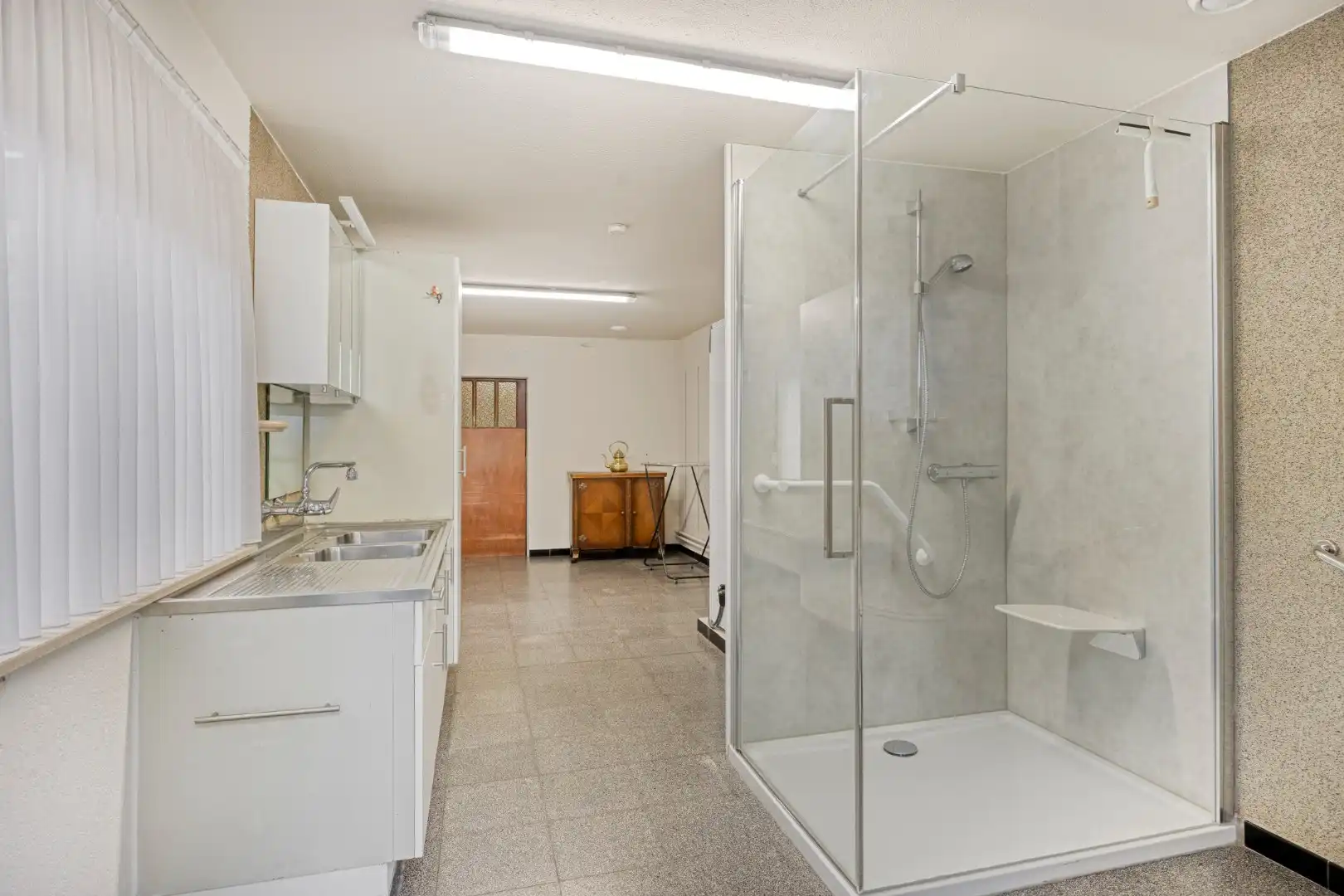 Ruim ingedeelde gelijkvloers woning op een mooi breed perceel van 812 m². foto 19