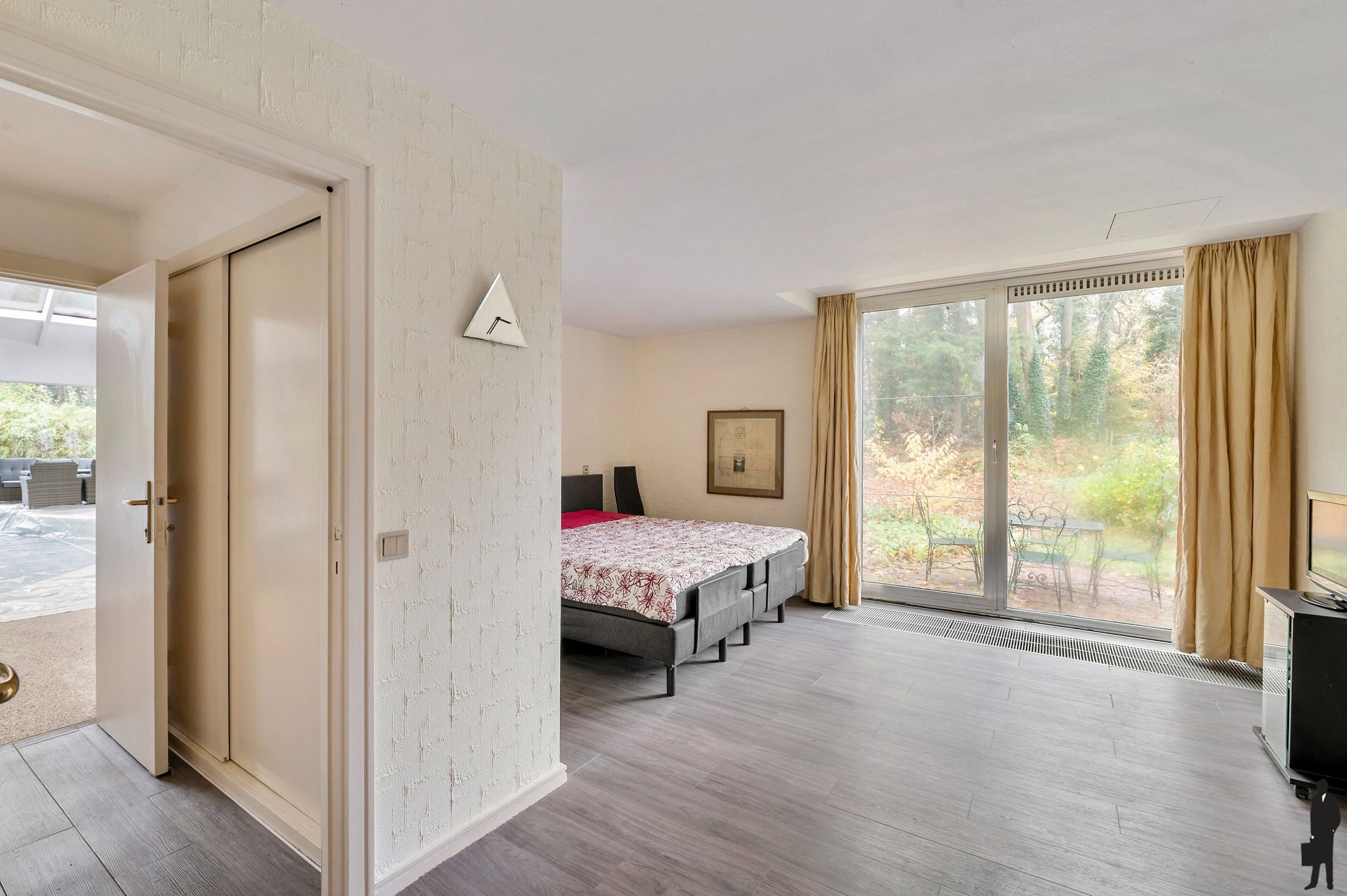 Residentieel gelegen te renoveren villa op ca. 2415m². foto 12