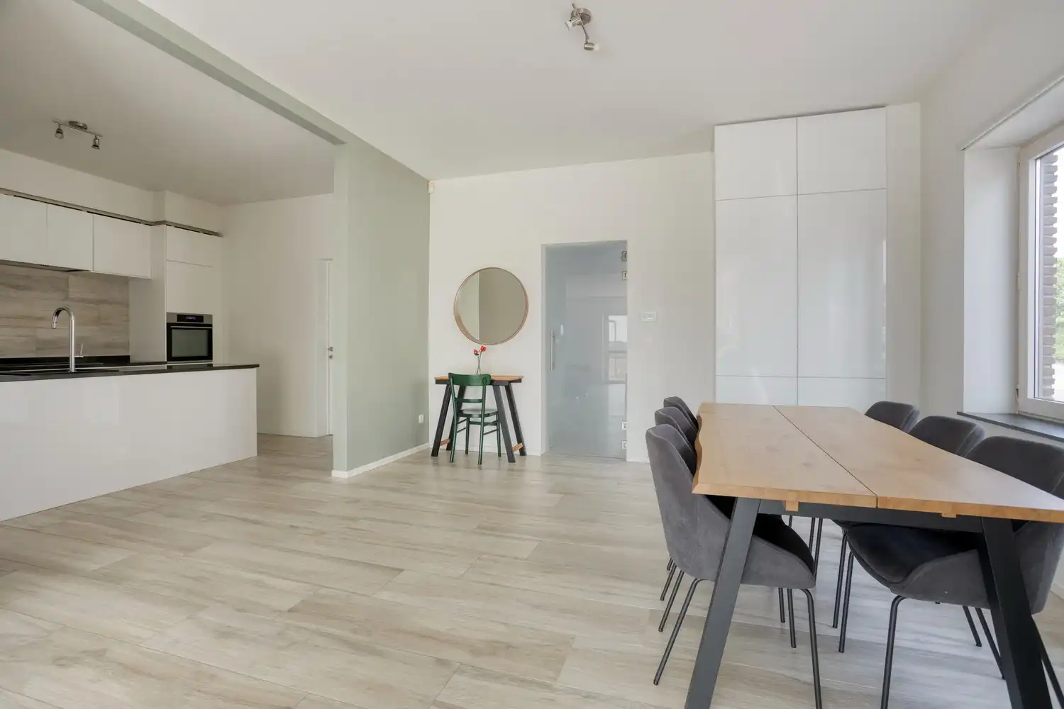 Ruime gerenoveerde gezinswoning met 3 slaapkamers op een uitzonderlijk perceel foto 7