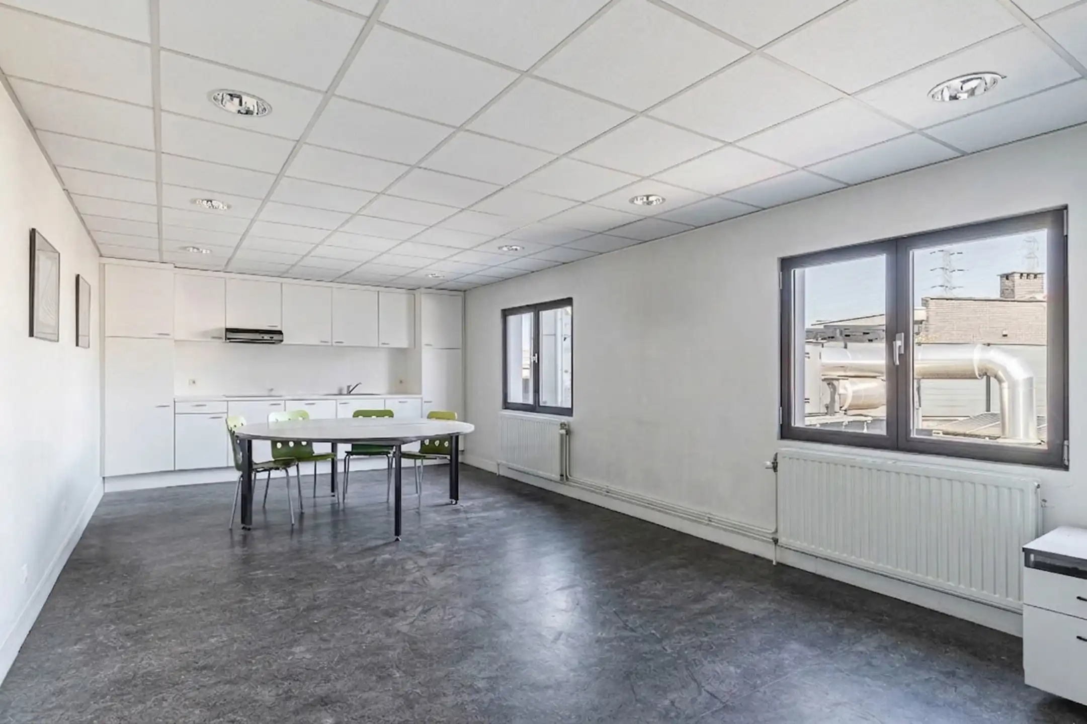 Bedrijfsgebouw op commerciële ligging te koop in Deurne foto 4