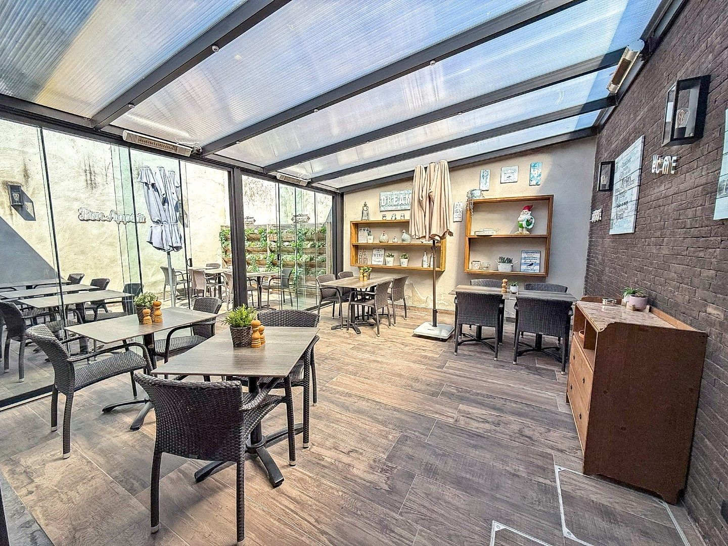 HUUR-KOOP: Restaurant 'De Haven' volledig gebouw met mogelijheden vlakbij de kaai gelegen op 313 m². foto 12