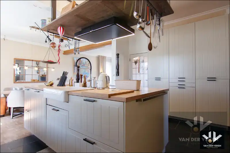 Stijlvolle, ruime en grotendeels gerenoveerde gezinswoning eenvoudig aan te passen naar EPC C vlak aan het cetrum foto 8