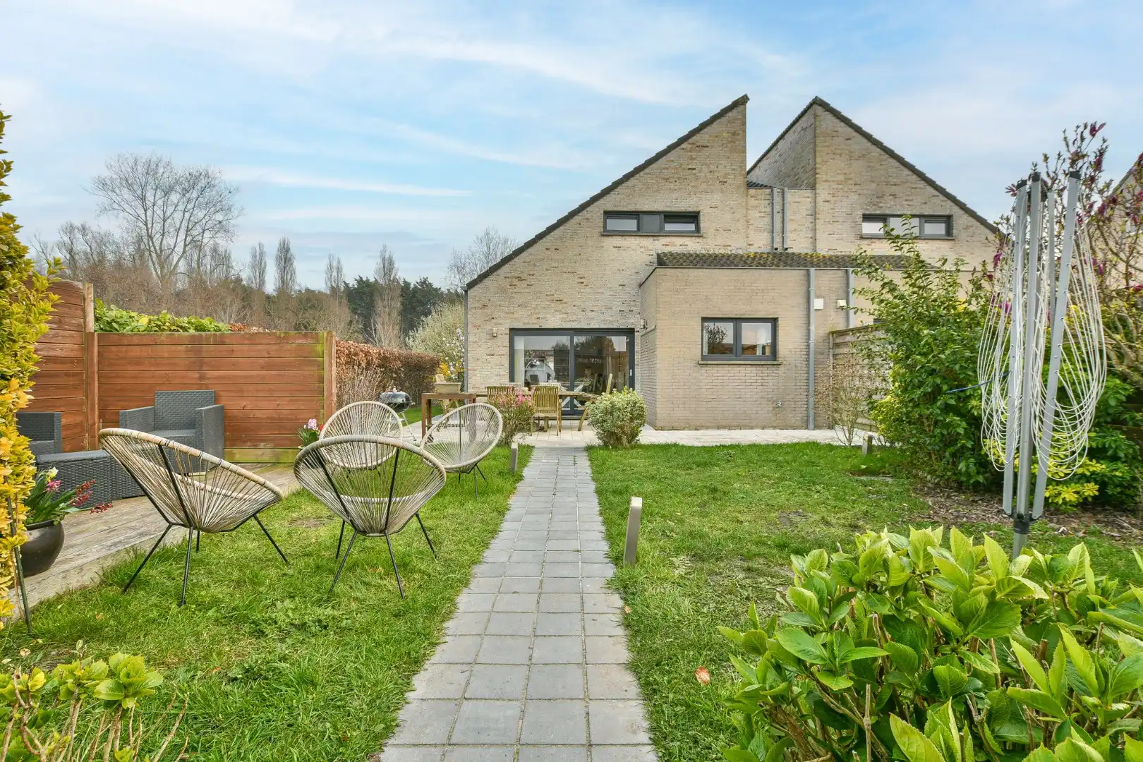 Instapklare halfopen woning met 3 slaapkamers en zonnige tuin in Vosseslag, vlakbij bos en duinen foto 15