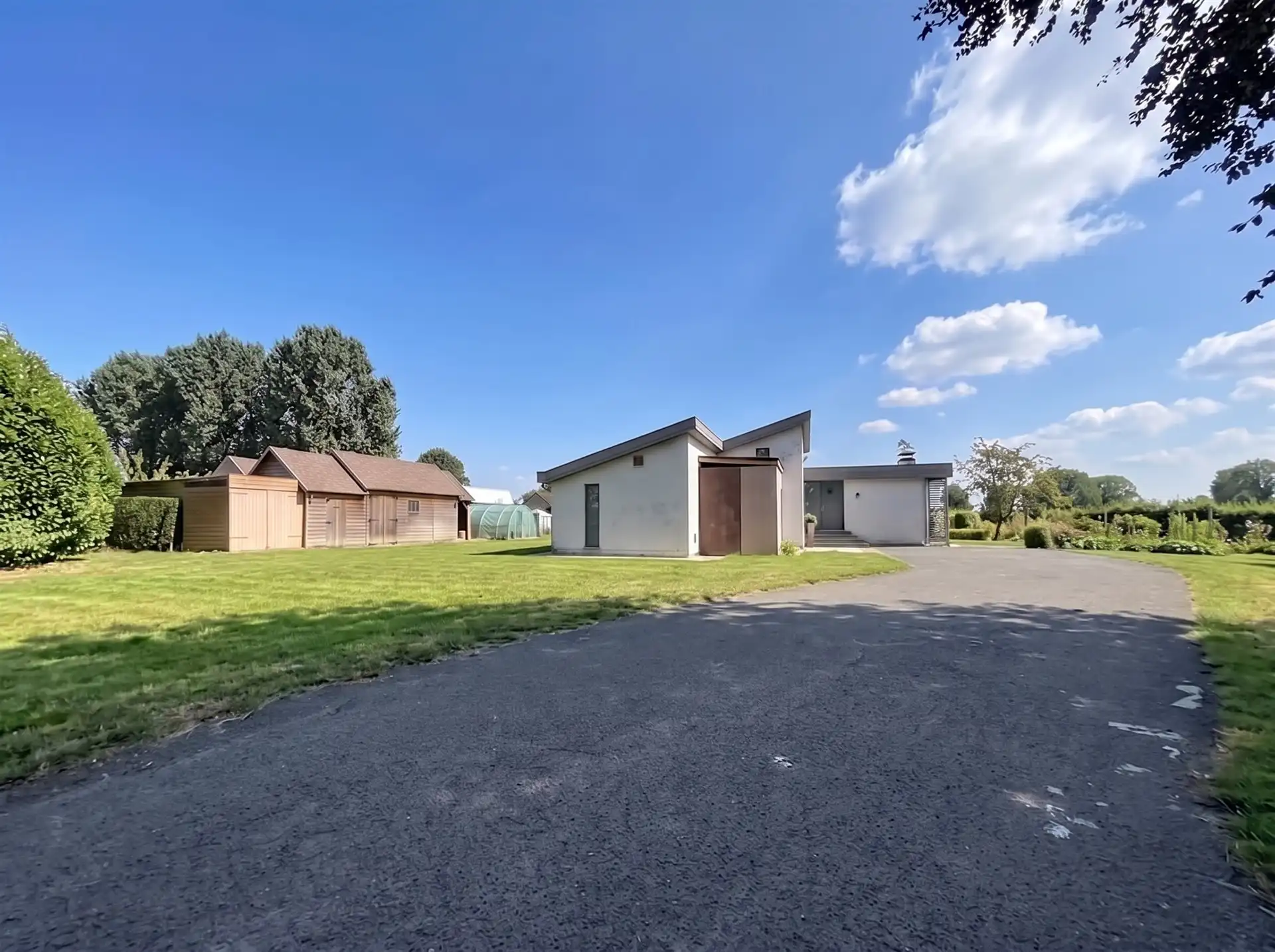 Prachtige bungalow met rust, ruimte en groen op een prachtig perceel van 4.000 m² in Temse (Velle) foto 2
