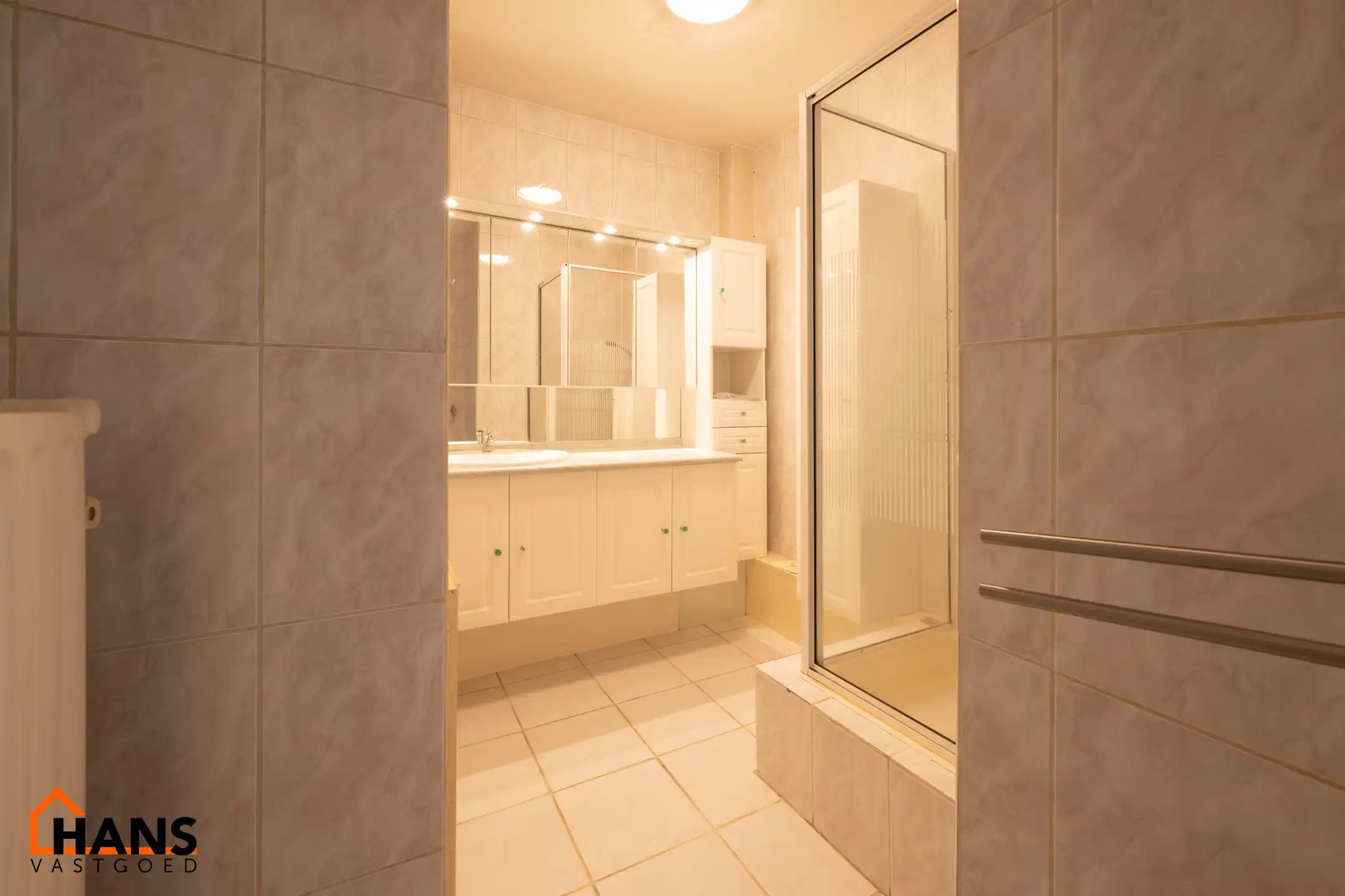 Deels gerenoveerd appartement op de 1ste verdieping met ruim terras ( zonder lift) foto 8