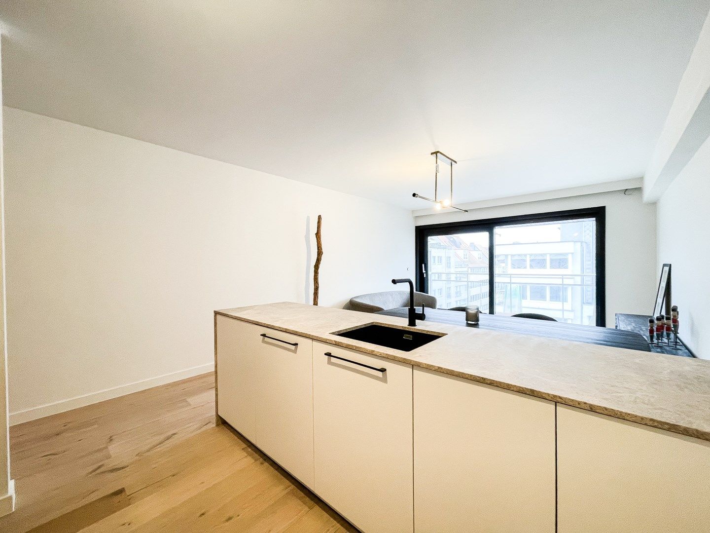 Mooi vernieuwd één slaapkamerappartement gelegen aan de zonnekant van de Lippenslaan. foto 11