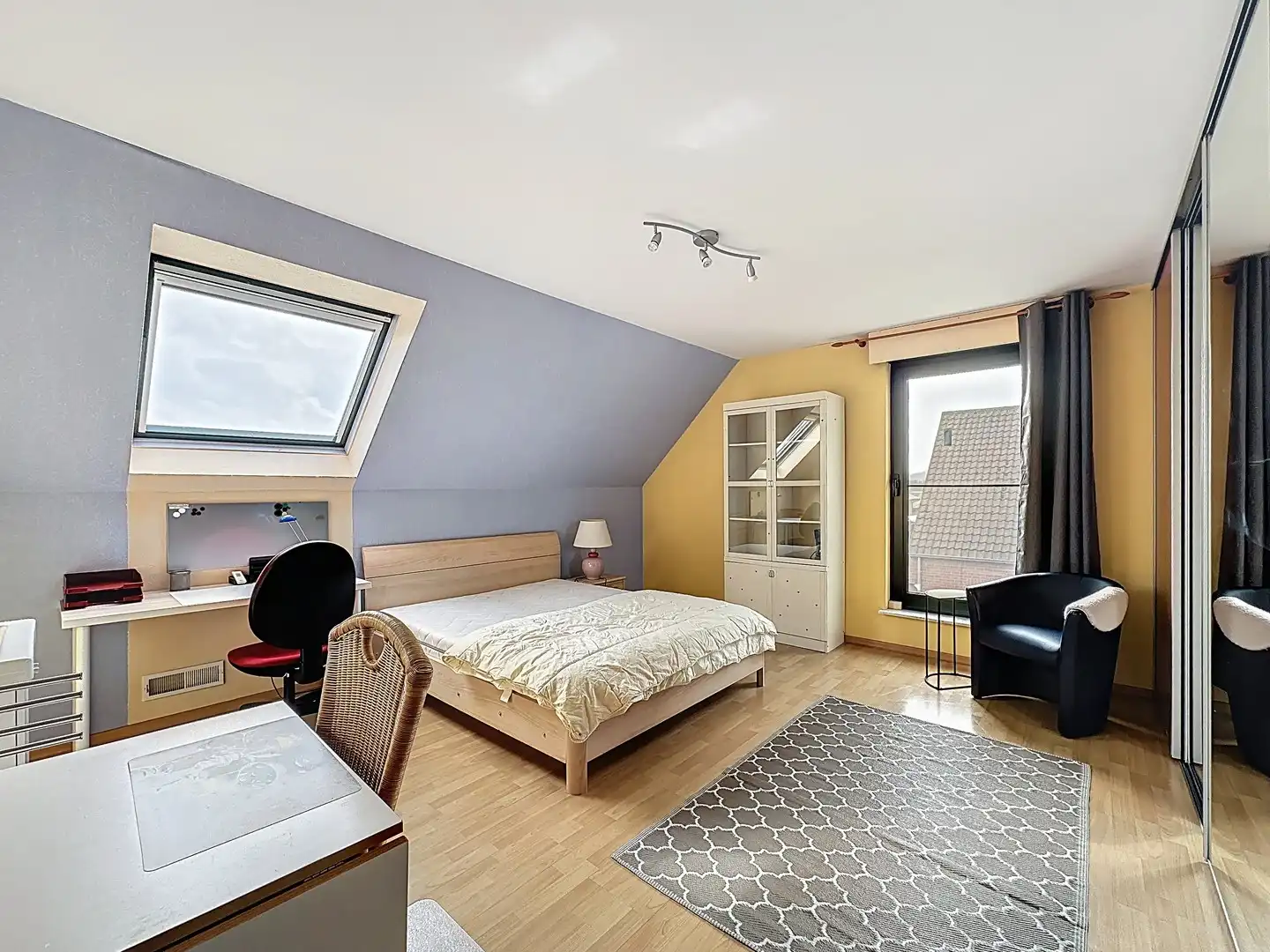 Zeer ruime villa met 4 slaapkamers, grote tuin  (869m²) en volledig onderkelderd. foto 8