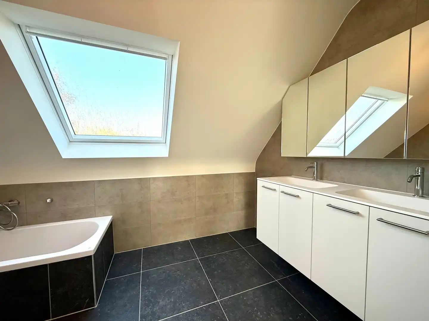 Volledig nieuwbouw, verrassend ruime en lichtrijke gezinswoning met 3 slaapkamers foto 28