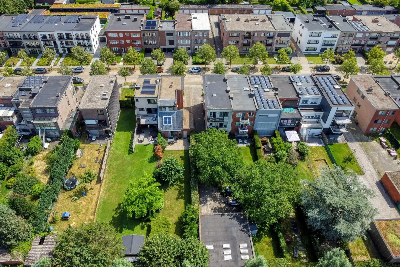 Ruime gezinswoning met 4 slaapkamers, zonnige tuin en garage op een toplocatie in Brasschaat. foto 23