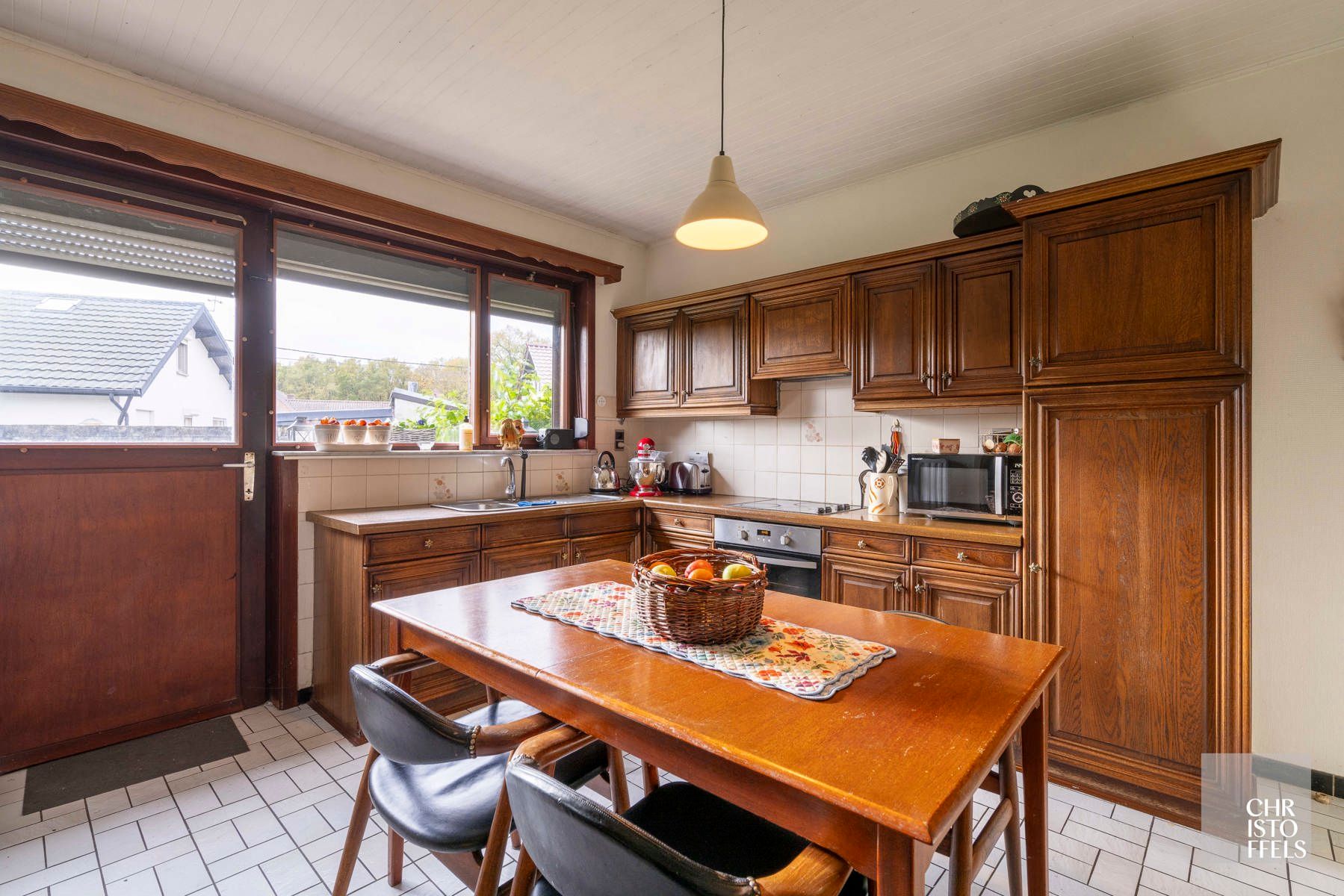 Op te frissen laagbouwvilla op een perceel van 1.257m² in het groen!  foto 5