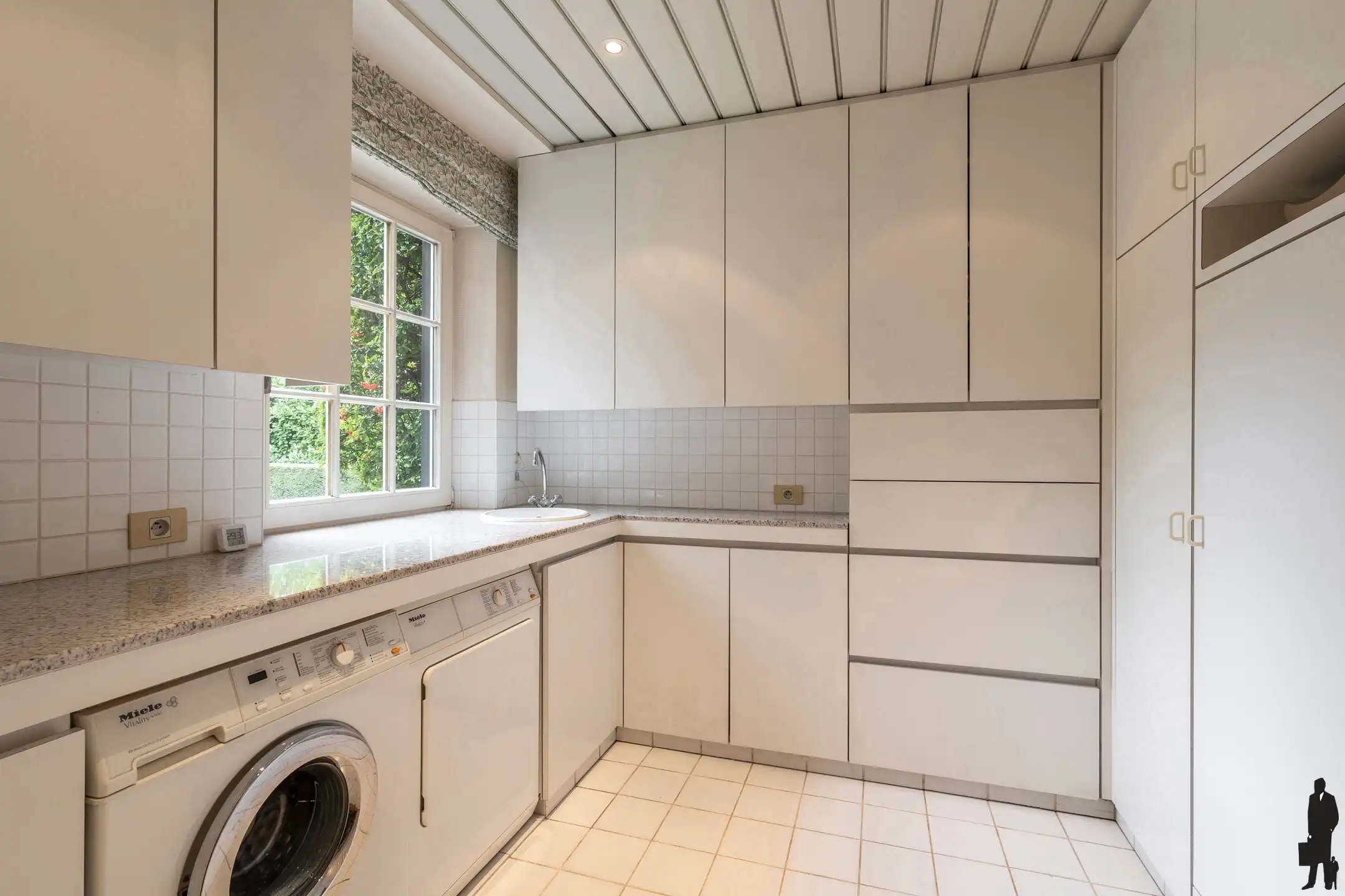 Villa met kantoor en 5 slpk. in groene rand van Turnhout foto 16