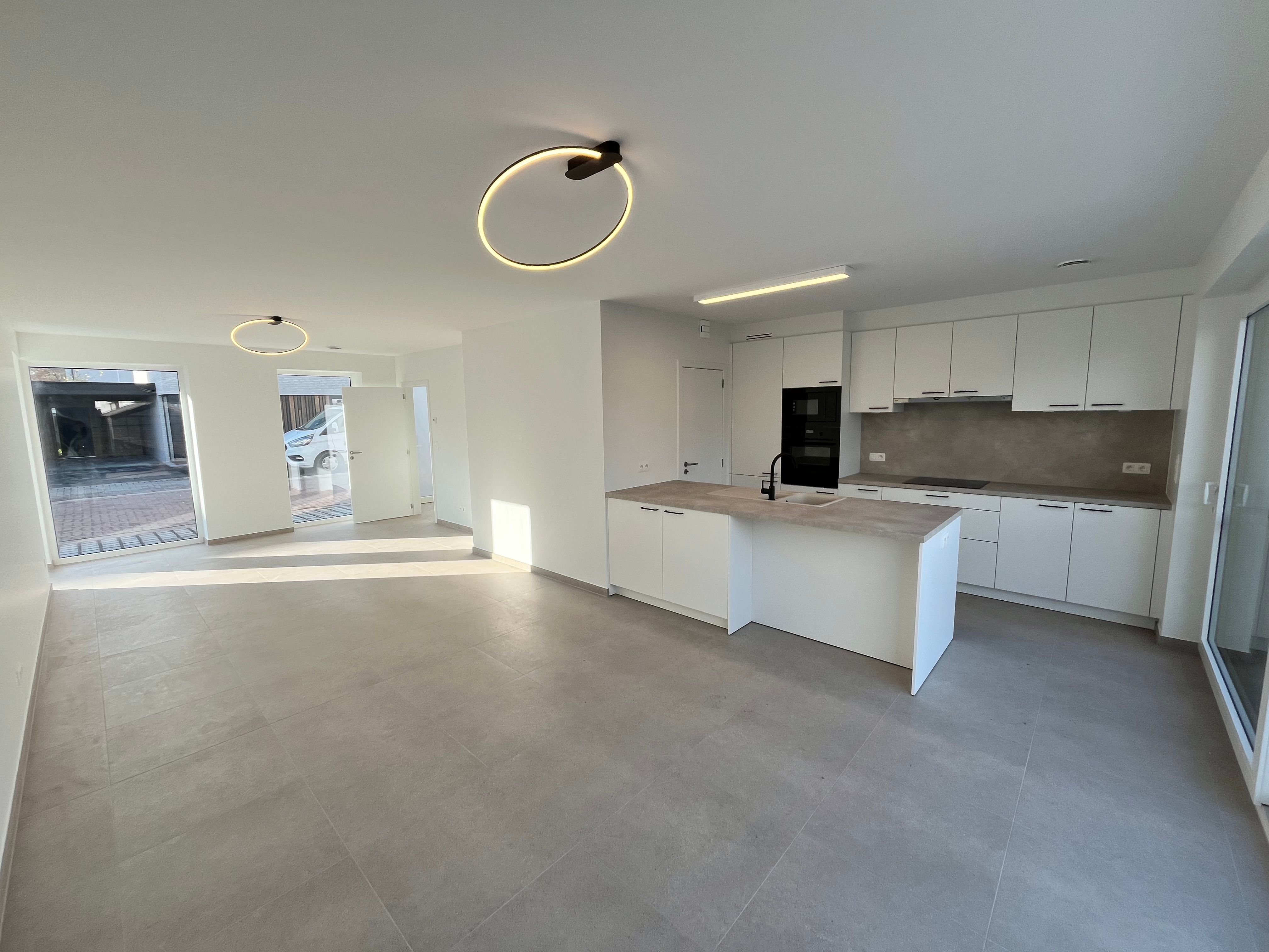 Moderne nieuwbouwwoning voorzien van 3 slkaapkamers foto 2