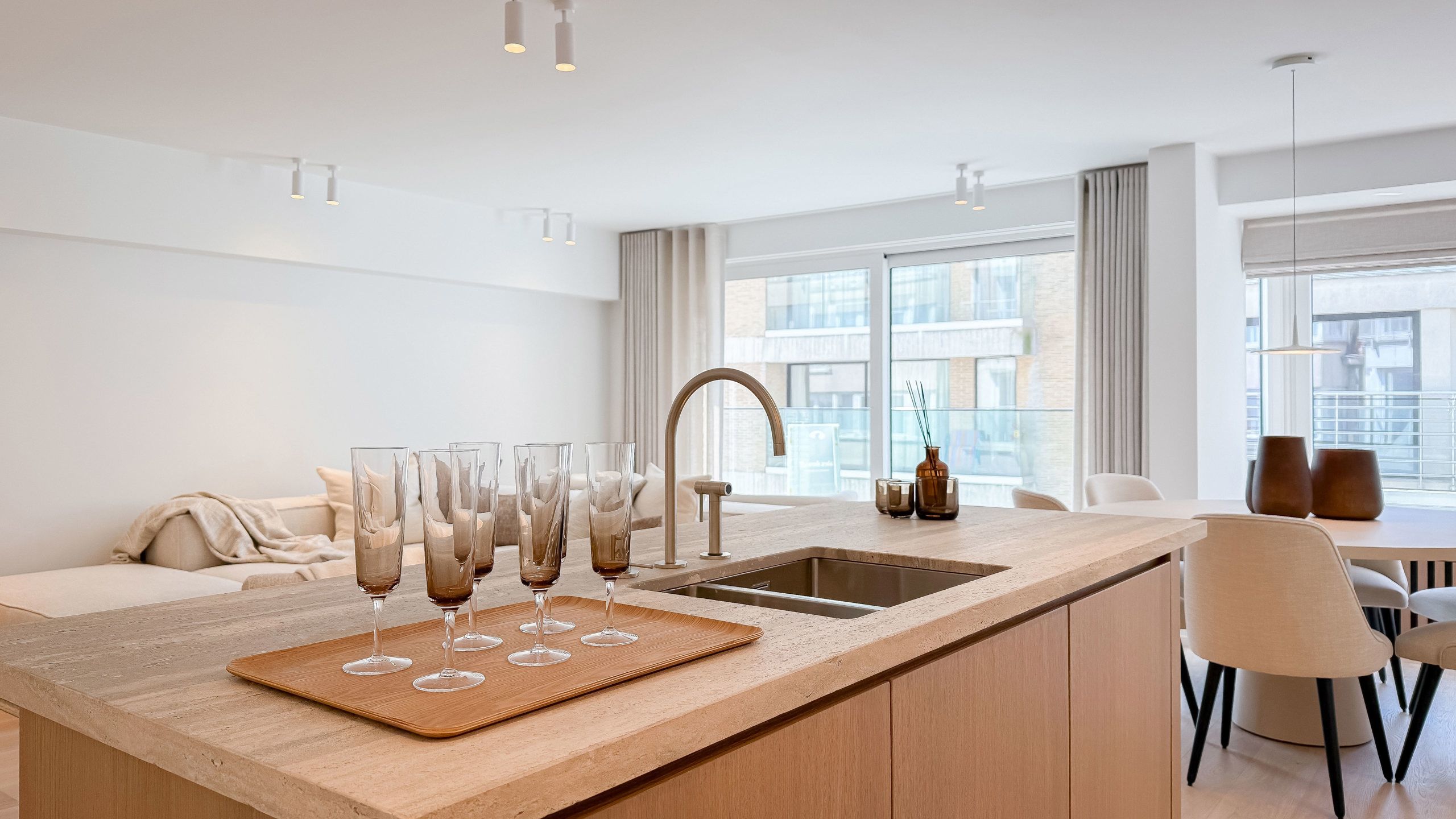 Volledig gerenoveerd appartement / Gemeubileerd / met garage foto 4