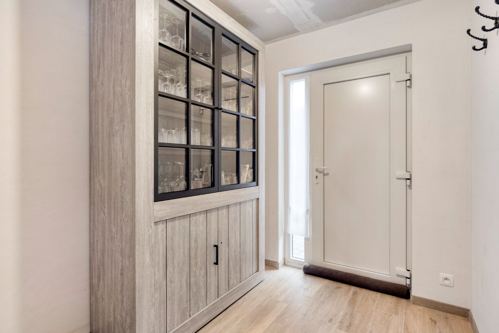 Gerenoveerde, halfopen woning op 840 m2! foto 6