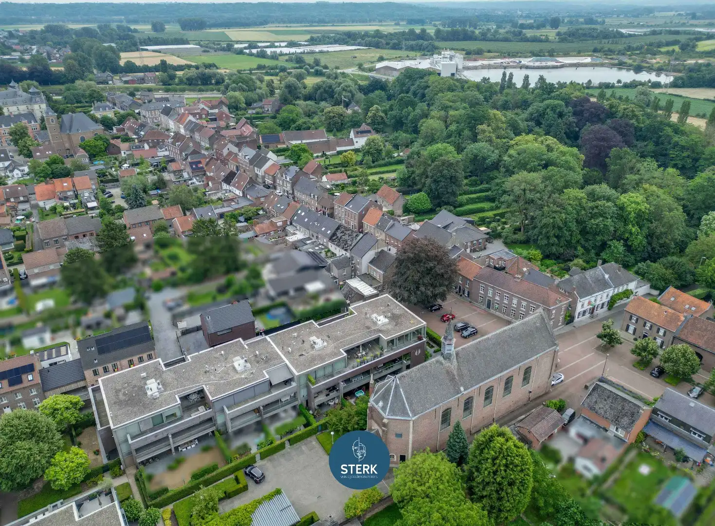 GELIJKVLOERS APPARTEMENT MET 2 SLPKS IN 'HET MOOISTE DORP VAN VLAANDEREN' !  foto 4