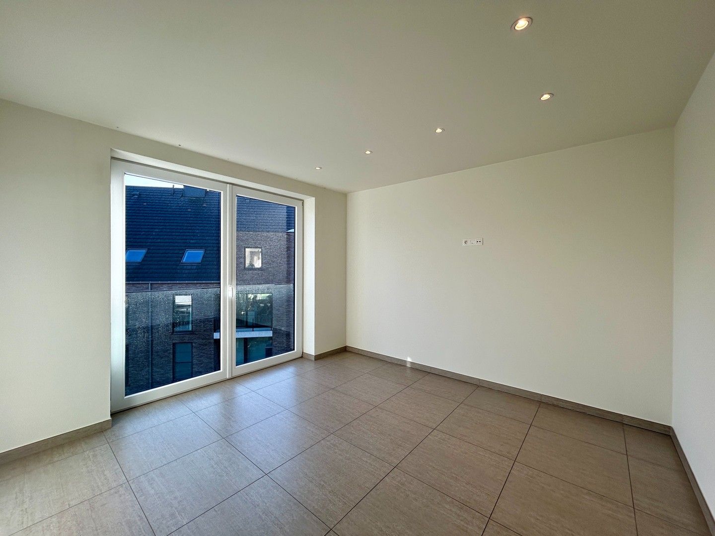 Instapklaar twee-slaapkamerappartement met zicht op stadspark te centrum Roeselare! foto 11