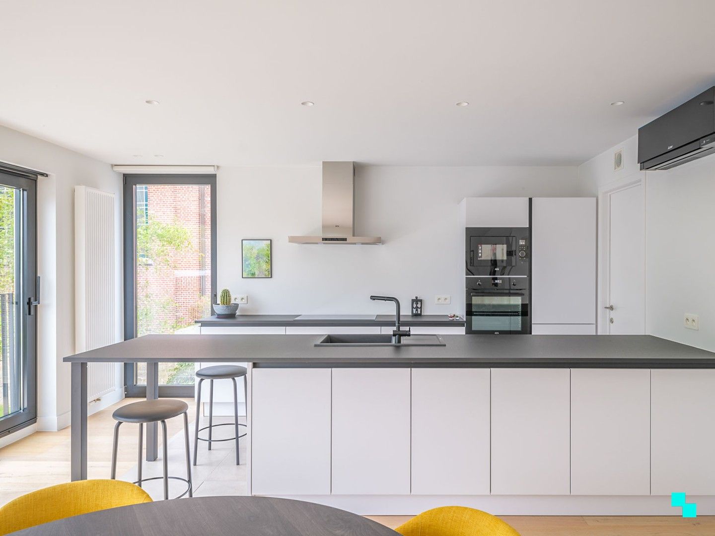 Zonnig appartement met twee slaapkamers te Balegem dorp foto 5